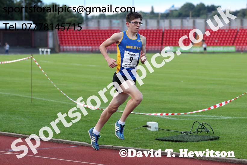 Boys and Girls under-15s 3000 metres, 2019 North East Grand Prix, Gateshead Stadium. Photo: David T. Hewitson/Sports for All Pics